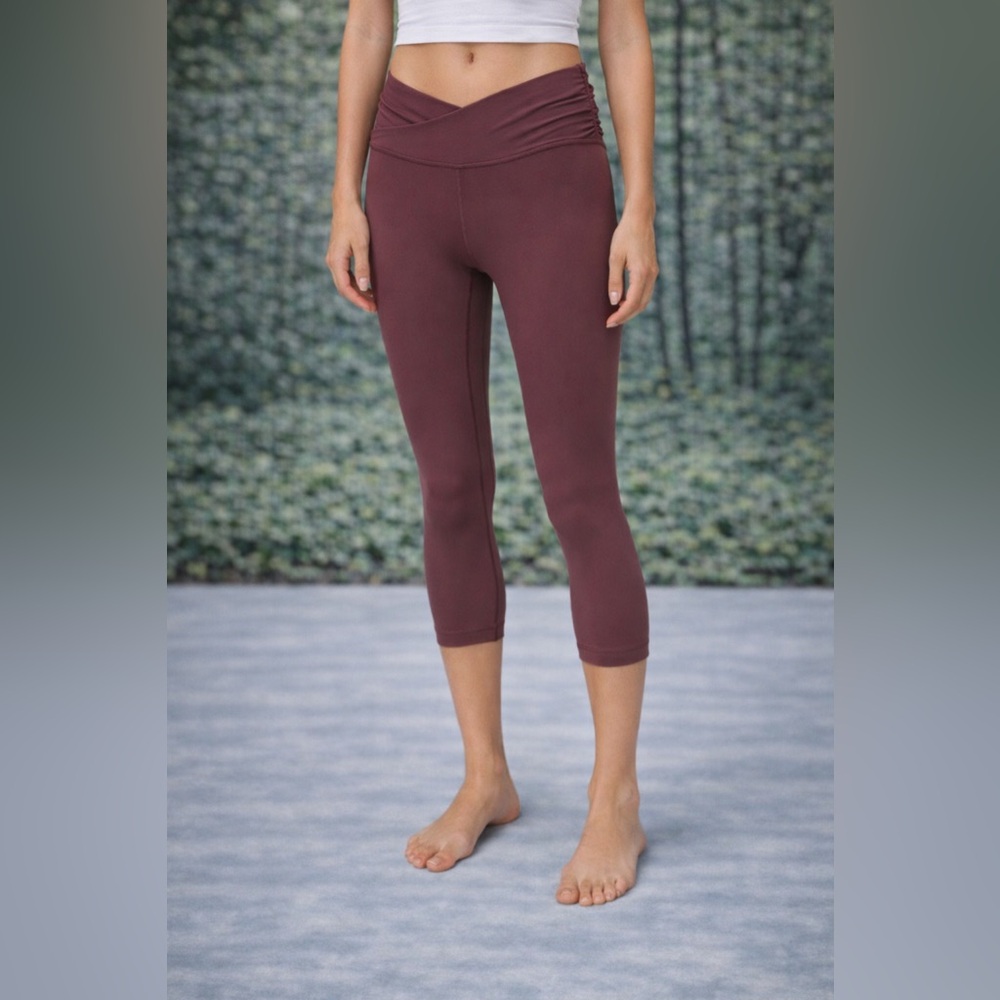 Lululemon Align Crop 21"‎ *Cross Waist
Antique Bark